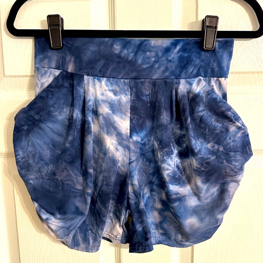 Tye Dye Yoga Shorts with Pockets - Size M/L
